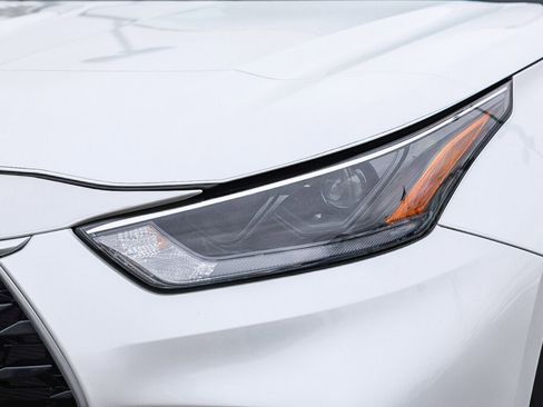 Used 2023 Toyota Highlander XLE FWD image 24