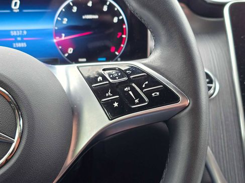 Used 2024 Mercedes-Benz GLC 300 4MATIC image 29