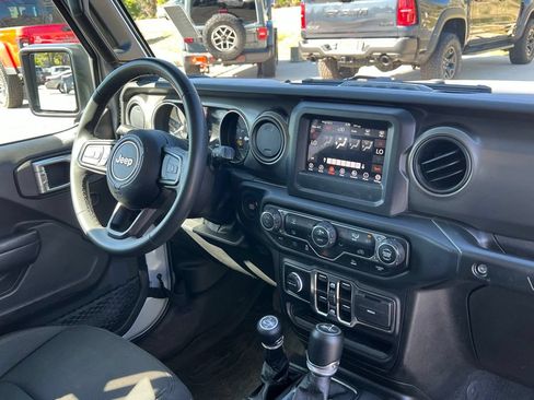 Used 2023 Jeep Wrangler Unlimited AWD/4WD image 18