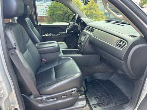 Used 2012 Chevrolet Avalanche LT AWD/4WD image 19
