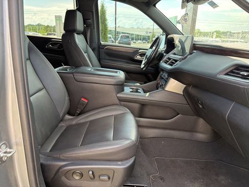 Used 2023 Chevrolet Suburban LT w/ LT Signature Plus Package RWD image 15