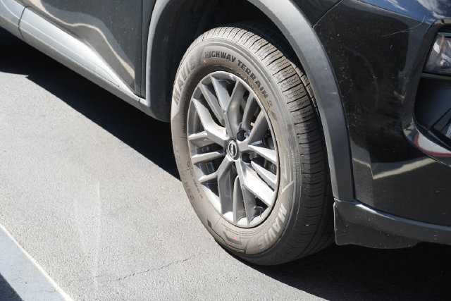 Used 2024 Nissan Rogue S AWD/4WD image 2