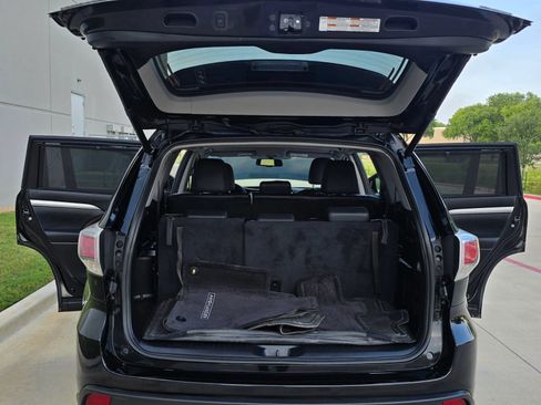 Used 2015 Toyota Highlander XLE FWD image 11
