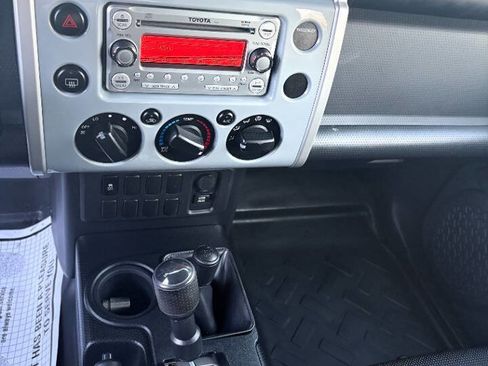 Used 2014 Toyota FJ Cruiser 4WD image 10