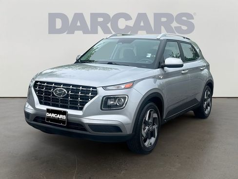 Used 2025 Hyundai Venue SEL FWD image 3