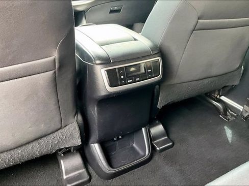 Used 2018 Toyota Highlander LE FWD image 33