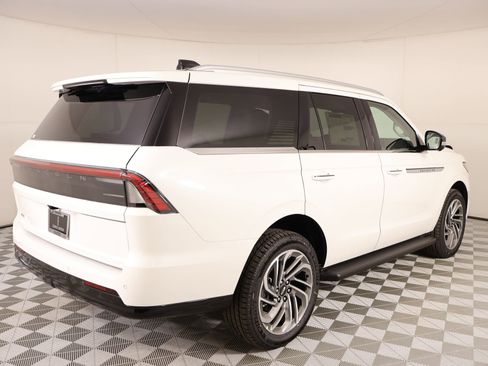 New 2026 Lincoln Navigator Premiere AWD/4WD image 21