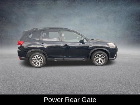 Used 2022 Subaru Forester Premium AWD/4WD image 8