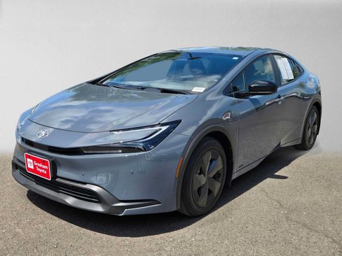 Used 2024 Toyota Prius LE AWD/4WD image 8