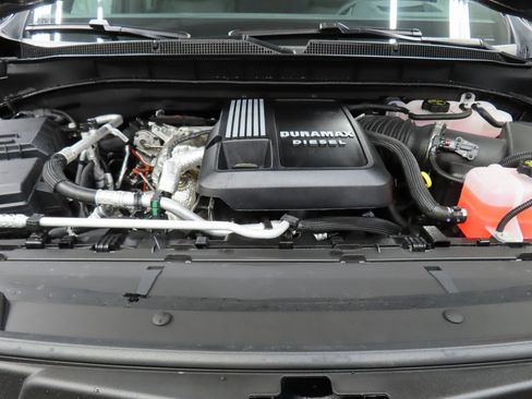 Used 2025 Chevrolet Suburban High Country w/ Sun And Tow Package image 34