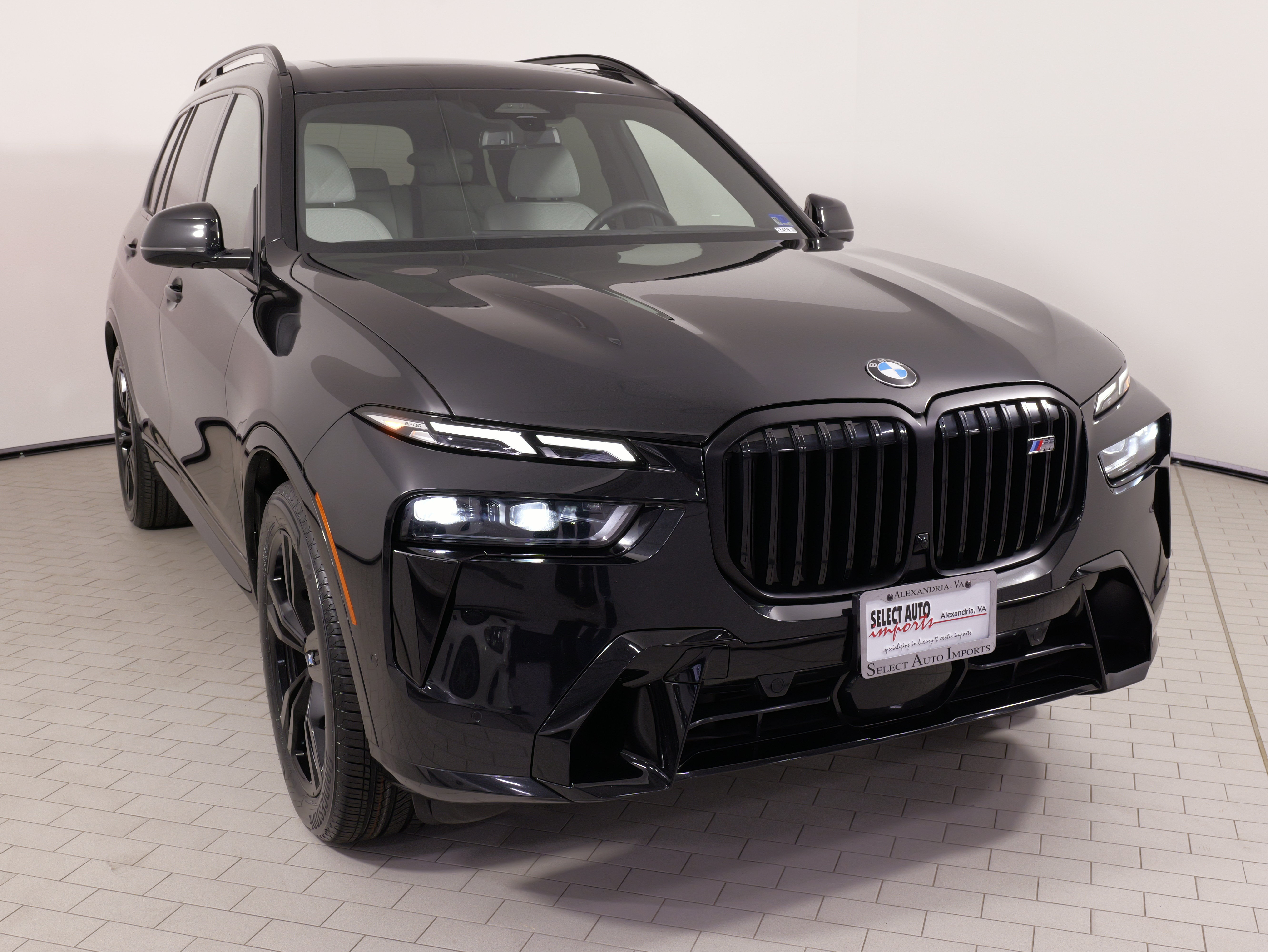 Used 2024 BMW X7 xDrive40i w/ M Sport Package AWD/4WD image 6