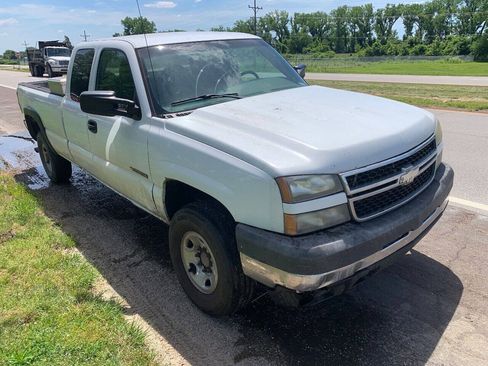 Used 2006 Chevrolet Silverado 2500 W/T AWD/4WD image 6