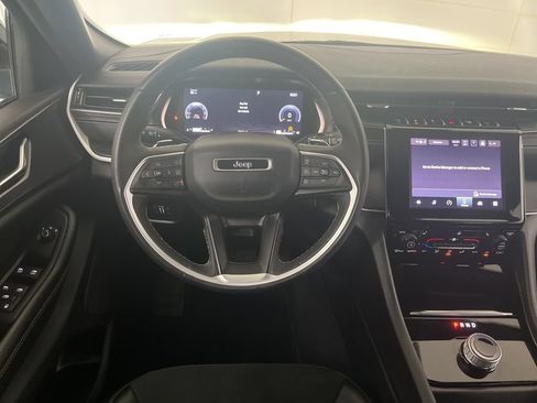 Used 2024 Jeep Grand Cherokee Altitude AWD/4WD image 32