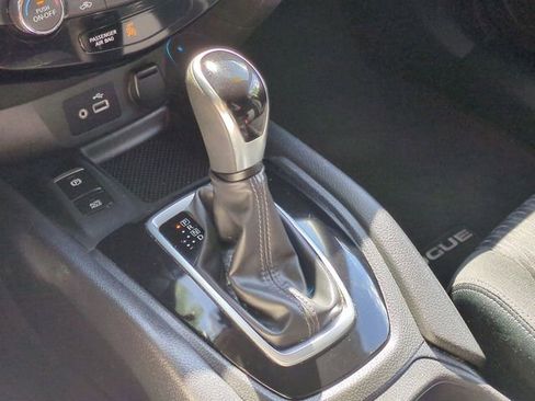 Used 2019 Nissan Rogue SV w/ Premium Package image 17