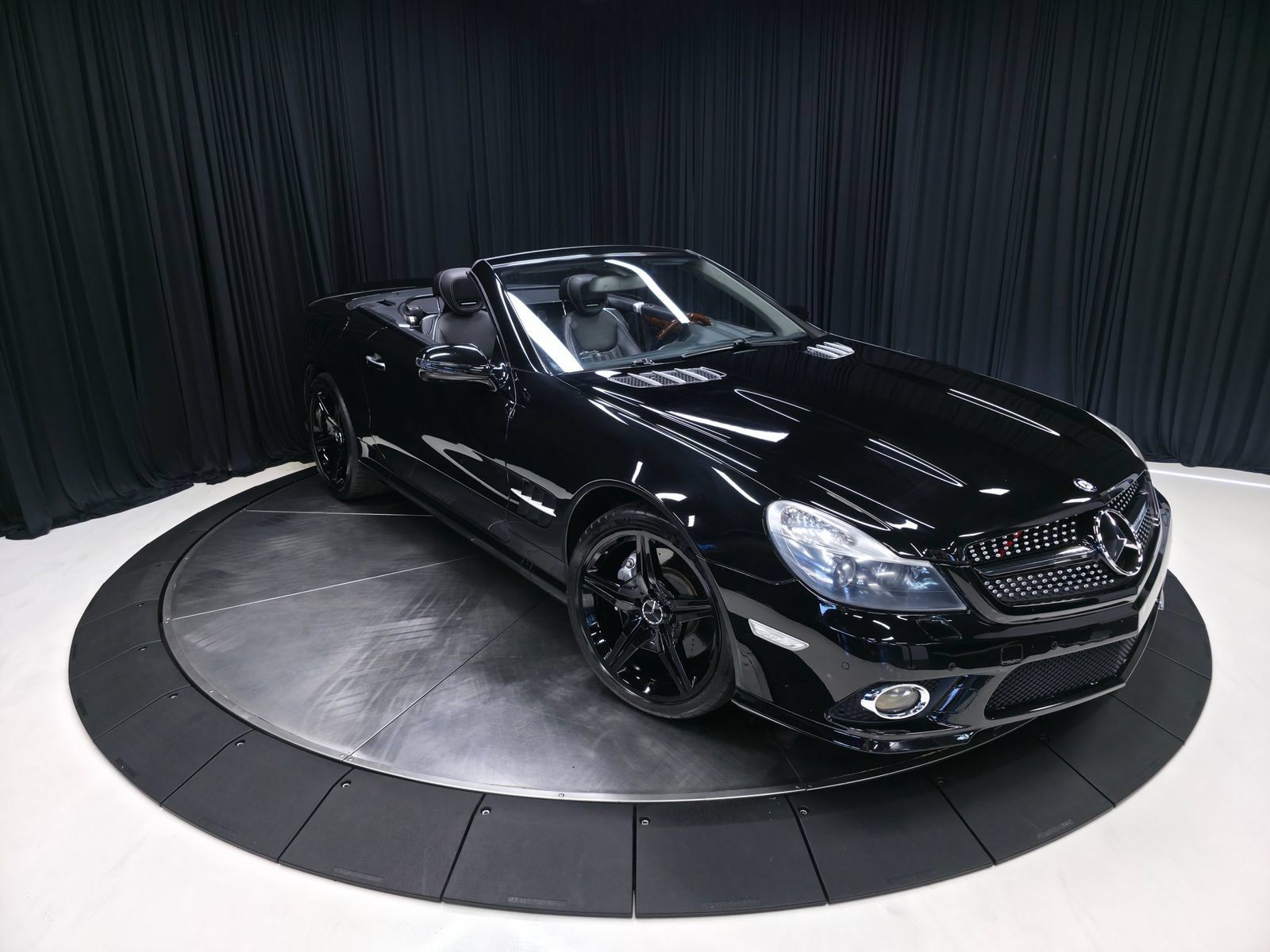 Used 2011 Mercedes-Benz SL 550 image 16