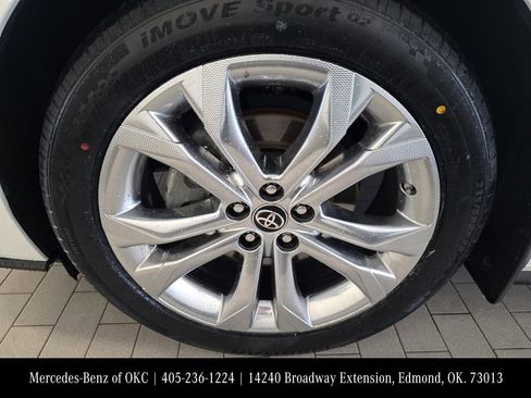 Used 2022 Toyota Sienna Platinum FWD image 9