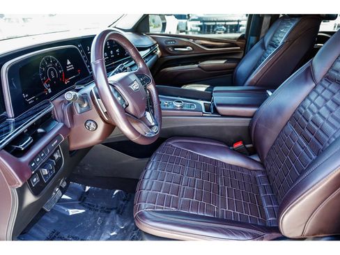 Used 2023 Cadillac Escalade ESV V w/ Heavy-Duty Trailer Package AWD/4WD image 22