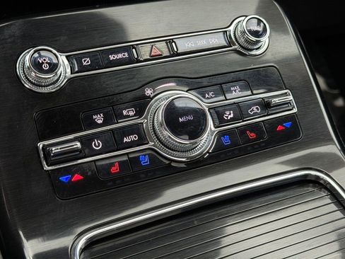 Used 2023 Lincoln Nautilus Reserve image 12