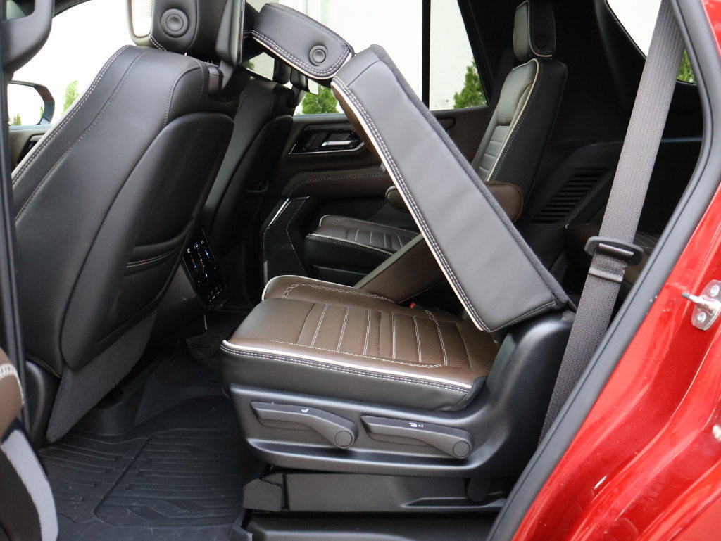 Certified 2026 GMC Yukon Denali Ultimate AWD/4WD image 12