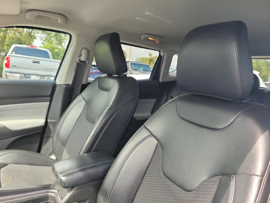 Used 2022 Jeep Compass Latitude FWD image 21