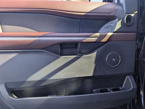 Used 2024 Ford Expedition Limited image 14