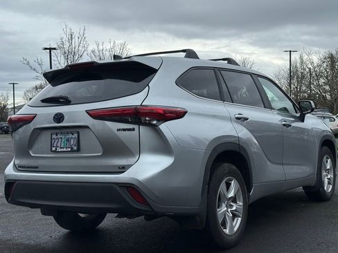 Used 2023 Toyota Highlander LE image 5