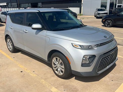 Used 2020 Kia Soul LX FWD image 1