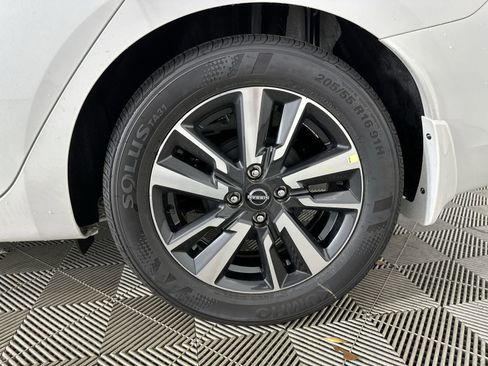 New 2025 Nissan Versa SV w/ Trunk Package image 10