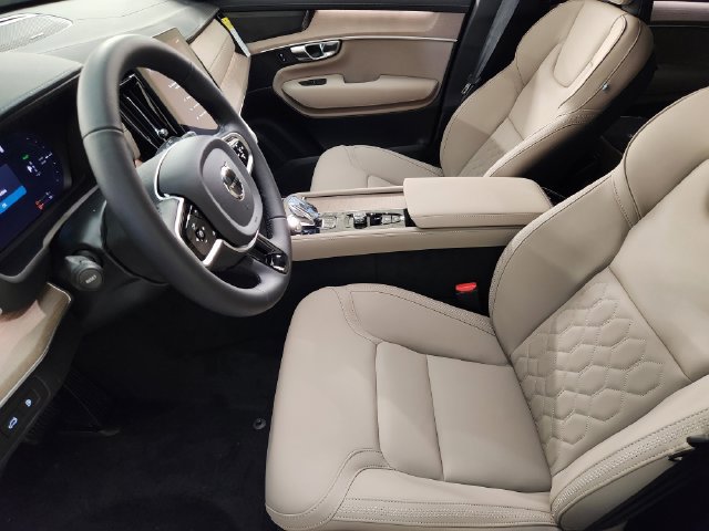 New 2026 Volvo XC90 T8 Plus w/ Protection Package Premier AWD/4WD image 14