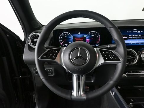 New 2026 Mercedes-Benz GLB 250 image 2