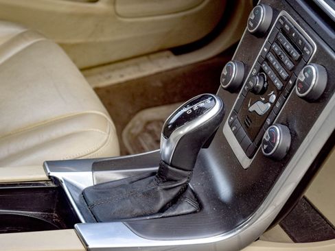 Used 2015 Volvo V60 T5 Premier image 6