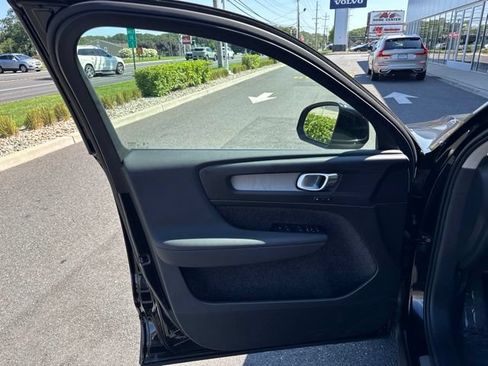 Used 2025 Volvo XC40 B5 Core AWD/4WD image 19