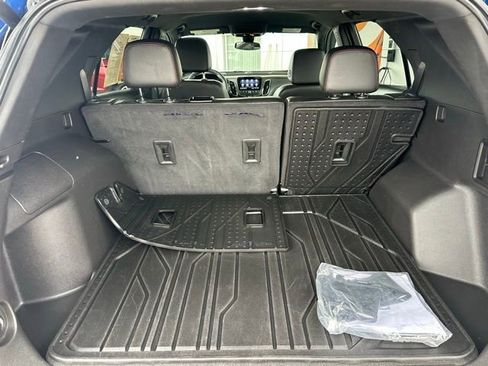 Used 2023 Chevrolet Equinox RS AWD/4WD image 18