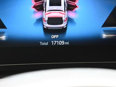 Used 2025 BMW X1 xDrive28i w/ Technology Package AWD/4WD image 17