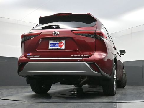 Used 2023 Toyota Highlander Platinum image 35