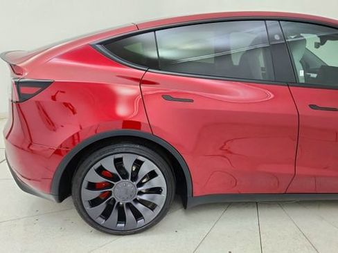 Used 2025 Tesla Model Y Performance image 12