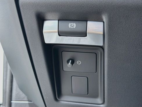 New 2026 Land Rover Defender 110 X-Dynamic SE AWD/4WD image 36