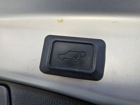 Used 2023 Toyota RAV4 XLE Premium image 16