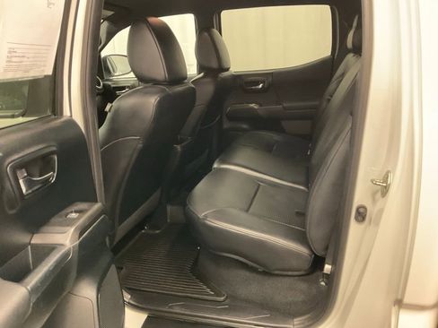 Used 2017 Toyota Tacoma TRD Pro AWD/4WD image 30