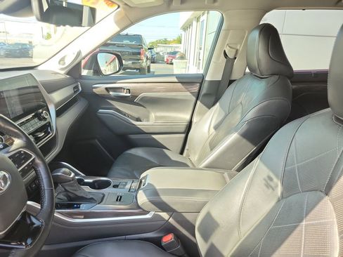 Used 2021 Toyota Highlander Platinum image 17