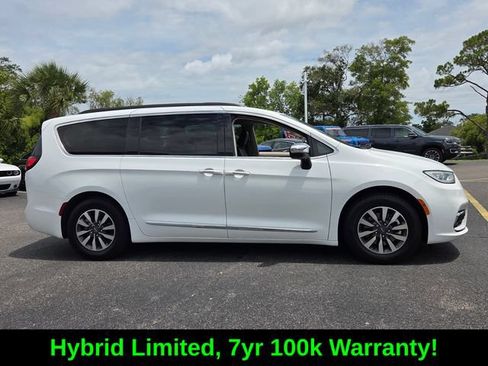 Used 2023 Chrysler Pacifica Limited FWD image 8