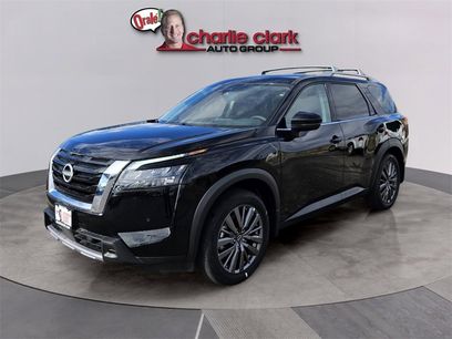 New 2025 Nissan Pathfinder SL w/ SL Premium Package