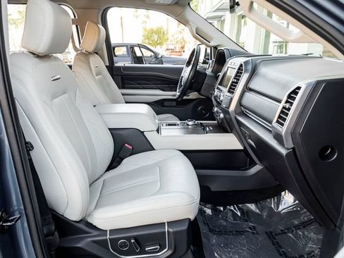 Used 2018 Ford Expedition Platinum RWD image 29