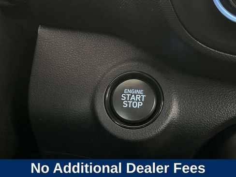 Certified 2025 Hyundai Venue SEL FWD image 33