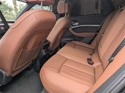 Used 2022 Audi e-tron Premium w/ Convenience Plus Package image 5