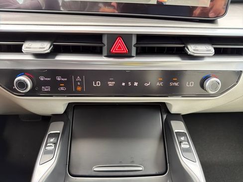 Certified 2025 Kia Sorento EX FWD image 13