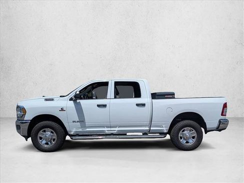 Used 2022 RAM 3500 Tradesman w/ Chrome Appearance Group AWD/4WD image 9