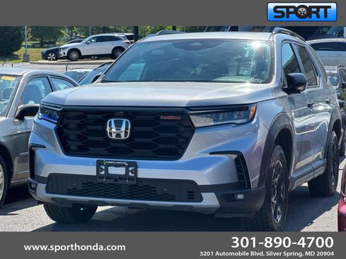 Certified 2025 Honda Pilot TrailSport image 1