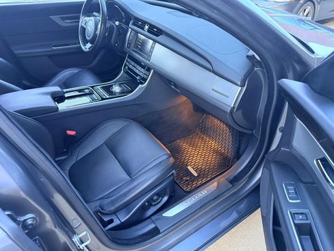 Used 2016 Jaguar XF Prestige AWD/4WD image 21