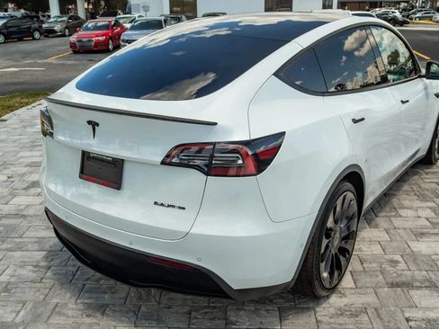 Used 2022 Tesla Model Y Performance AWD/4WD image 9
